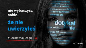 dziewczynka w tle, napisy