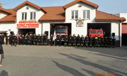 plac przed osp nowy dwór mazowiecki, zebrani strażacy
