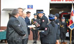 wręczenie podziękowań zebranym gościom