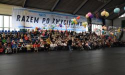 hala sportowa z uczestnikami wydarzenia