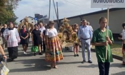 korowód wieńców dożynkowych