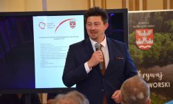 starostowie z województwa mazowieckiego przedstawiają się zaproszonym gościom