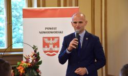 starostowie z województwa mazowieckiego przedstawiają się zaproszonym gościom