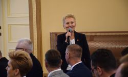 starostowie z województwa mazowieckiego przedstawiają się zaproszonym gościom