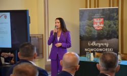 starostowie z województwa mazowieckiego przedstawiają się zaproszonym gościom