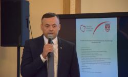 starostowie z województwa mazowieckiego przedstawiają się zaproszonym gościom