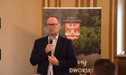 starostowie z województwa mazowieckiego przedstawiają się zaproszonym gościom