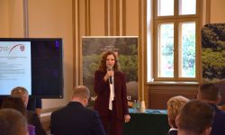 starostowie z województwa mazowieckiego przedstawiają się zaproszonym gościom