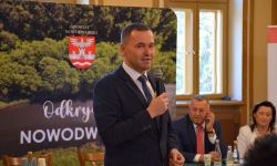starostowie z województwa mazowieckiego przedstawiają się zaproszonym gościom