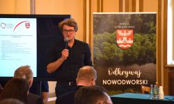 starostowie z województwa mazowieckiego przedstawiają się zaproszonym gościom