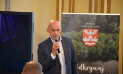 starostowie z województwa mazowieckiego przedstawiają się zaproszonym gościom
