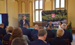 starostowie z województwa mazowieckiego przedstawiają się zaproszonym gościom