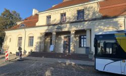 dworzec kolejowy w Modlinie, zdjęcie od frontu