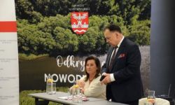 wystąpienie marszałka województwa mazowieckiego, stół prezydialny