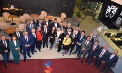 wspólne zdjęcie starostów, z górnej perspektywy