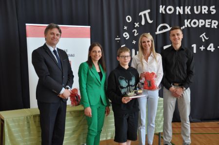wspólne zdjęcie ze zwycięzcą,