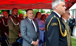zaproszeni goście podczas mszy świętej przed OSP NDM