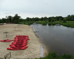 widok z lotu ptaka, rzeka Wkra, kajaki na plaży