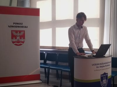dyskusja prowadzona przez młodzieżową radę