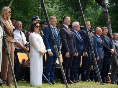 zgromadzeni goście uczestnicą w uroczystości