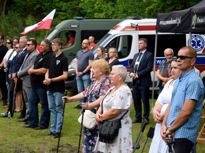 zgromadzeni goście uczestniczą w uroczystości