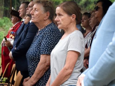 zgromadzeni goście uczestniczą w uroczystości