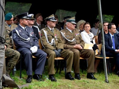 zgromadzeni goście uczestniczą w uroczystości