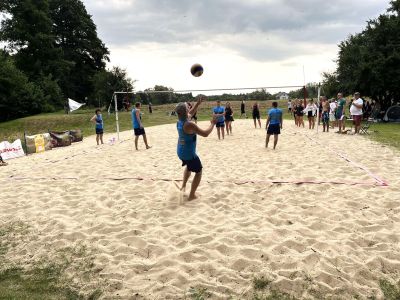 rozgrywka siatkówki plażowej