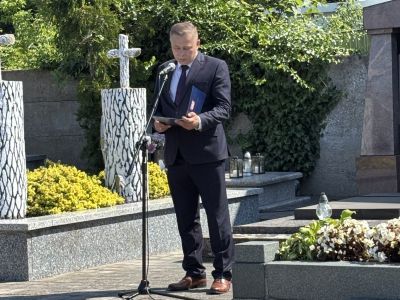 Wicestarosta Nowodworski Andrzej Pacocha wygłasza mowę