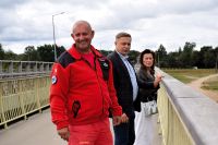 Starosta Nowodworski Magdalena Biernacka, Wicestarosta Nowodworski Andrzej Pacocha wraz z przedstawicielem Ochotniczej...