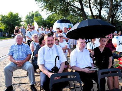 Uczestnicy biorący udział w uroczystości