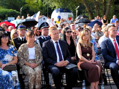 Uczestnicy biorący udział w wydarzeniu