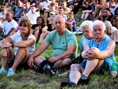 Uczestnicy biorący udział w wydarzeniu