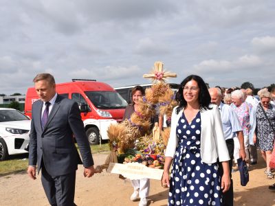 korowód dożynkowy