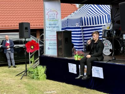 piknik integracyjny w Winnikach- występ Krystiana Leśnika