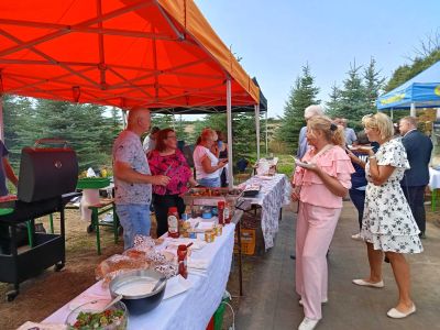 piknik integracyjny w Winnikach- stanowisko gastronomiczne