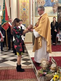 składanie darów podczas dożynek parafialnych w Nasielsku