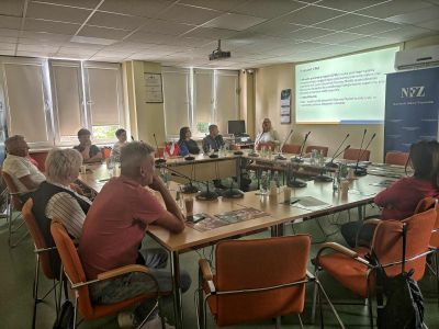 spotkanie na sali konferencyjnej, uczestnicy siedzą
