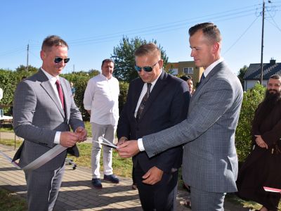 przecięcie wstęgi, Wicestarosta Nowodworski Andrzej Pacocha wraz z Radnym Powiatowym i Burmistrzem Nasielska