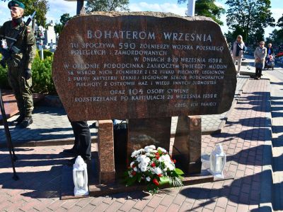 Tablica upamiętniająca poległe ofiary