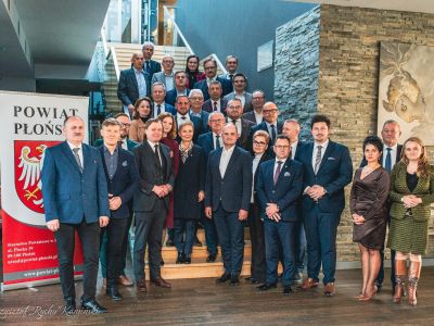 zdjęcie grupowe uczestników III Konwentu Powiatów Województwa Mazowieckiego
