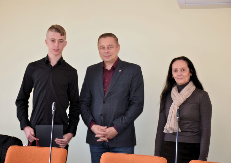 Wicestarosta Nowodworski Pan Andrzej Pacocha, Kierownik Wydziału Obsługi Szkół i Edukacji Pani Aneta Bachta oraz nowo...