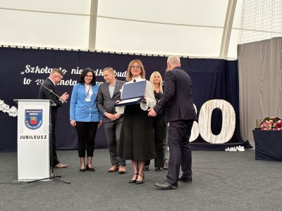 przekazanie pamiątkowej tablicy