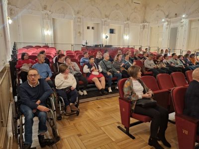 widok z sali na widownię