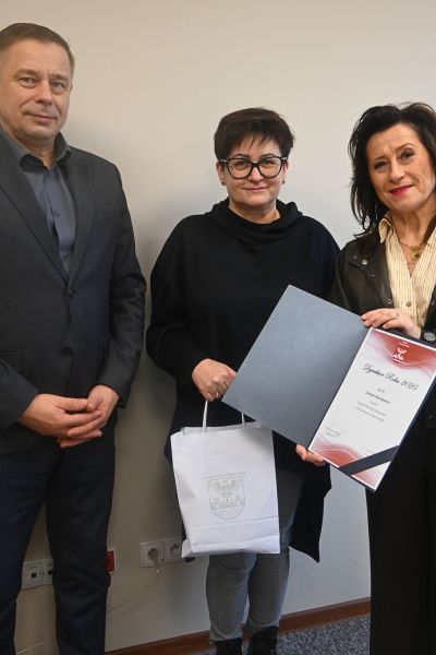 Starosta Nowodworski oraz Wicestarosta Nowodworski wraz z nagrodzoną