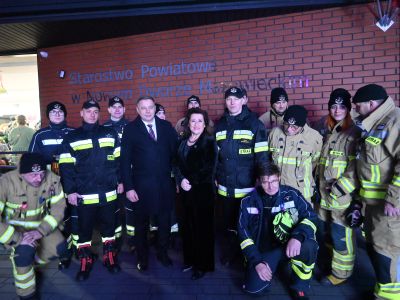 Starosta Nowodworski i Wicestarosta Nowodworski wraz ze strażakami