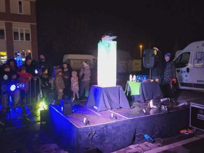 pokaz rzeźbienia w lodzie