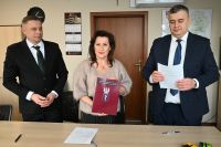 Zdjęcie przedstawiające moment podpisania porozumienia w ramach programu "Szpitale Przyjazne Wojsku"