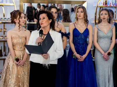 Starosta Nowodworski odczytuje przemowę podczas studniówki