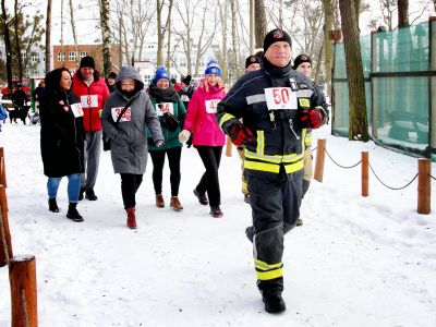 uczestnicy podczas biegu